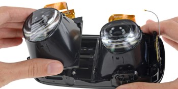 iFixit dissects Oculus Rift to reveal custom display and new lenses