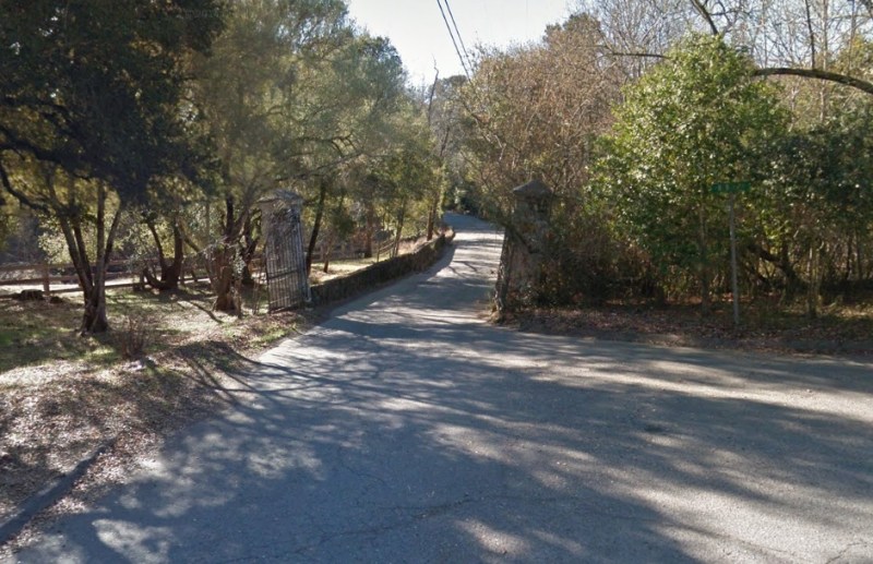 Dilapidated entrance to former Jackling Home where the Jobs family is planning a new estate. 