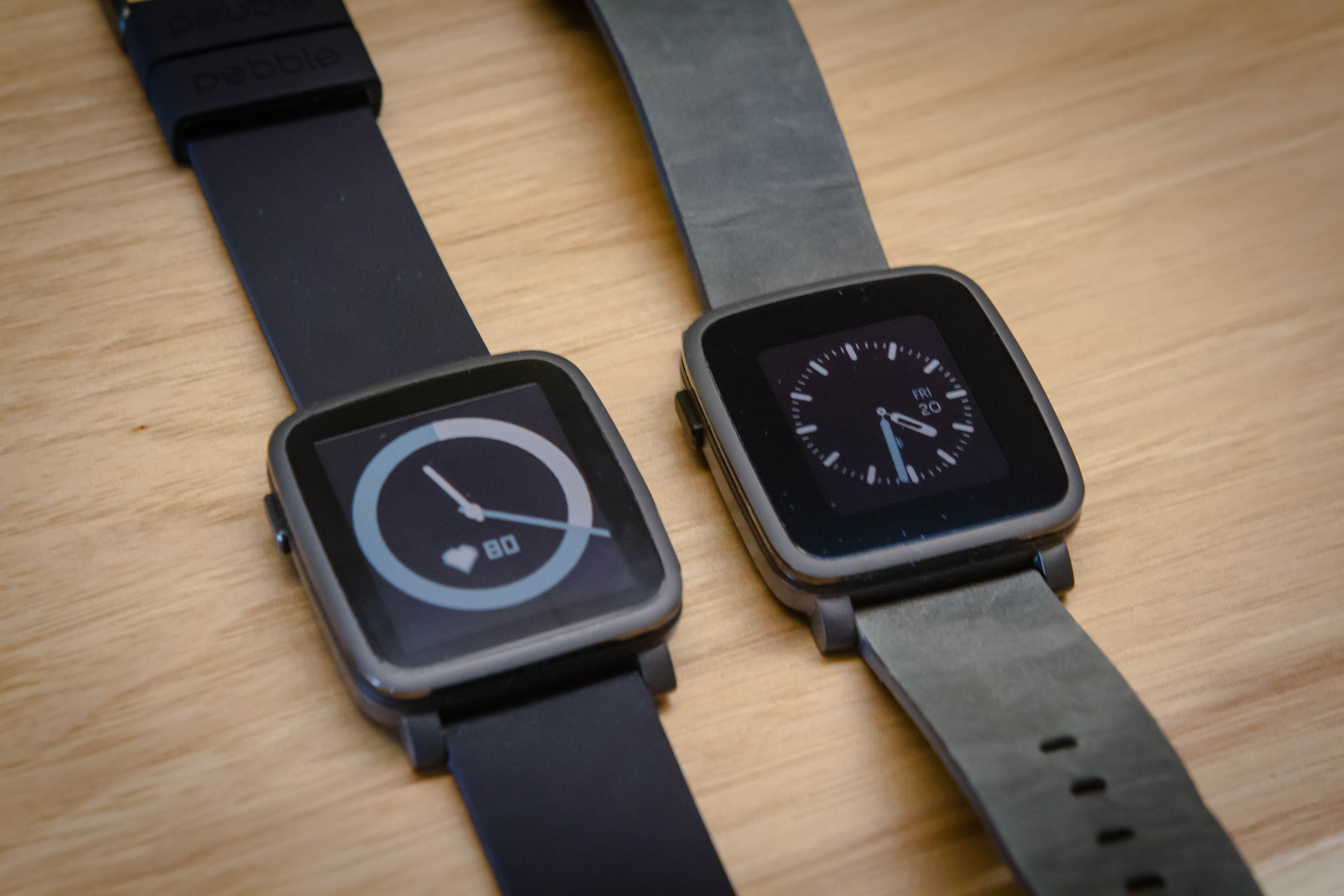Left: Pebble Time 2, Right: old Pebble Time