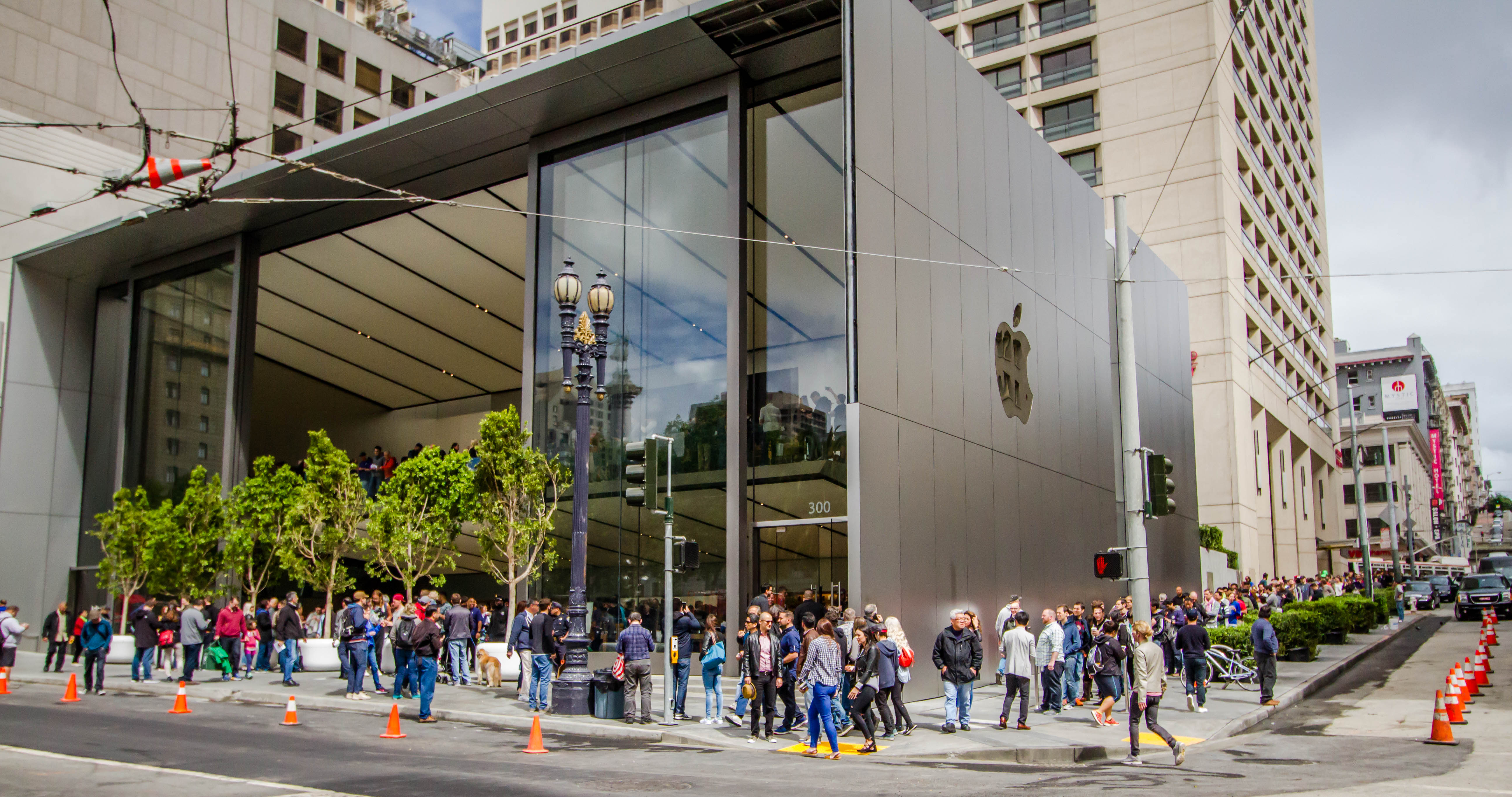 A photo of Apple's new retail store in downtown San Francisco, Calif. on May 21, 2016.