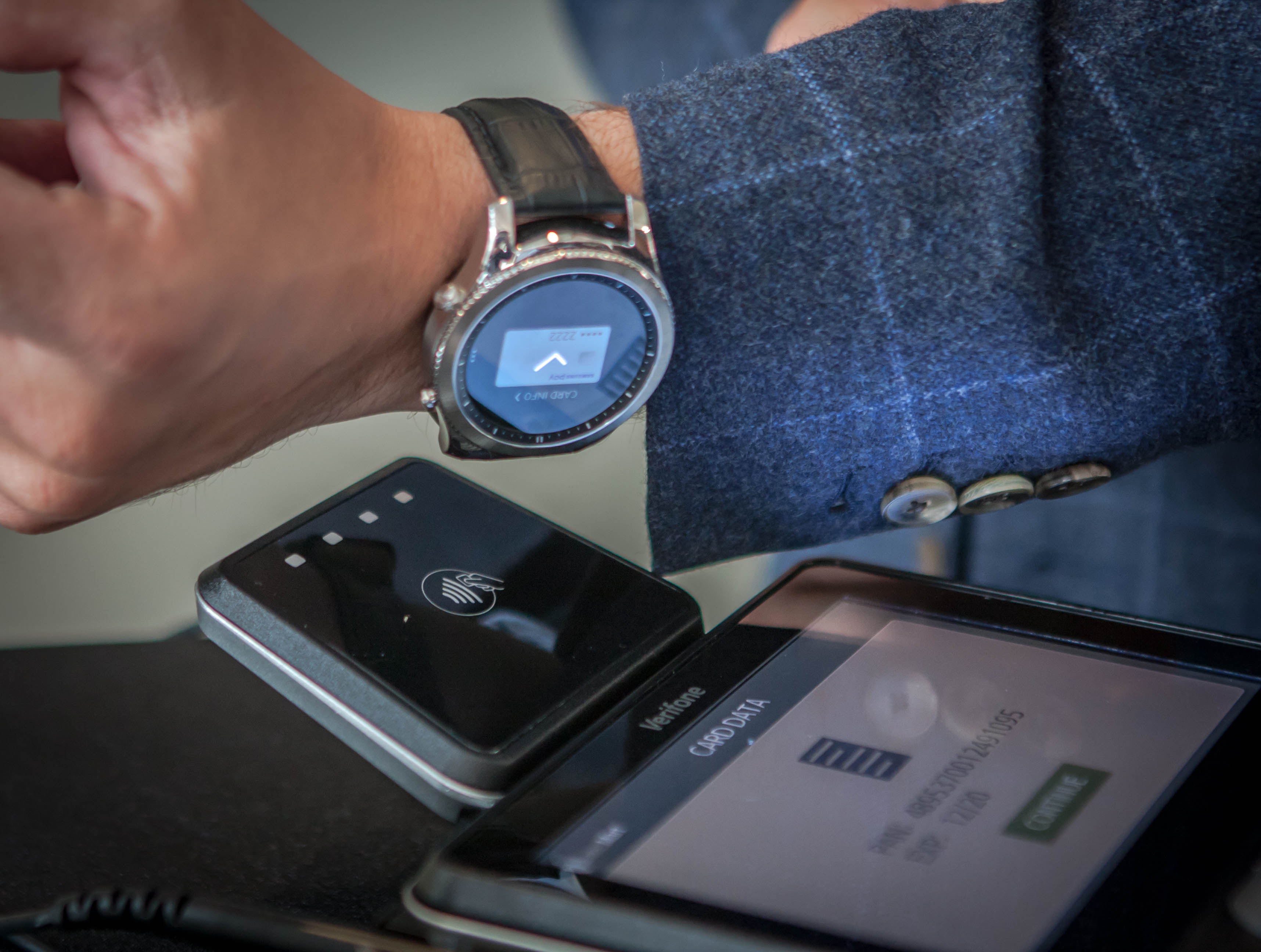 Using Samsung Pay with the Gear S3 smartwatch