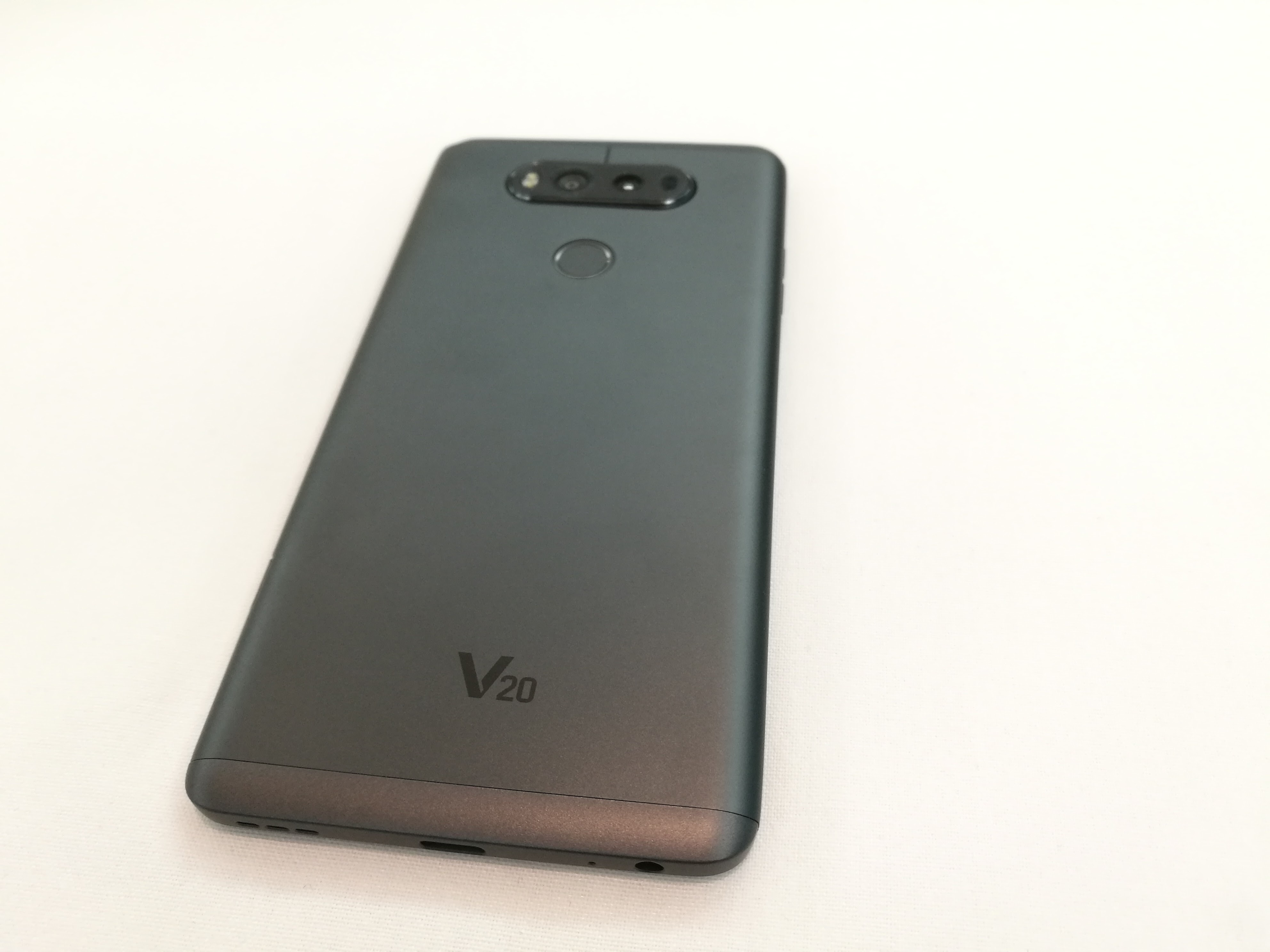 The back of the LG V20.