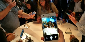 Google Pixel hands-on: Like the Nexus, but with bling