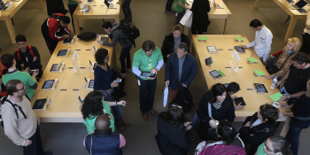 Apple is removing those clunky security cables from the iPhones in its stores