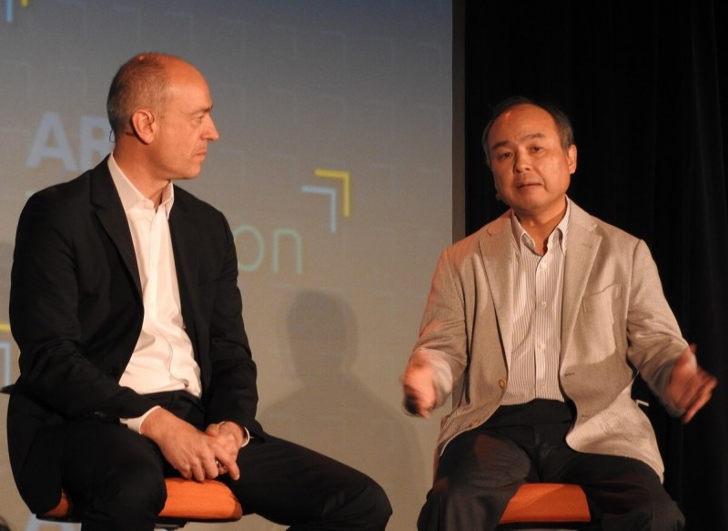 Simon Segers (left), CEO of ARM, and Masayoshi Son, CEO of SoftBank.