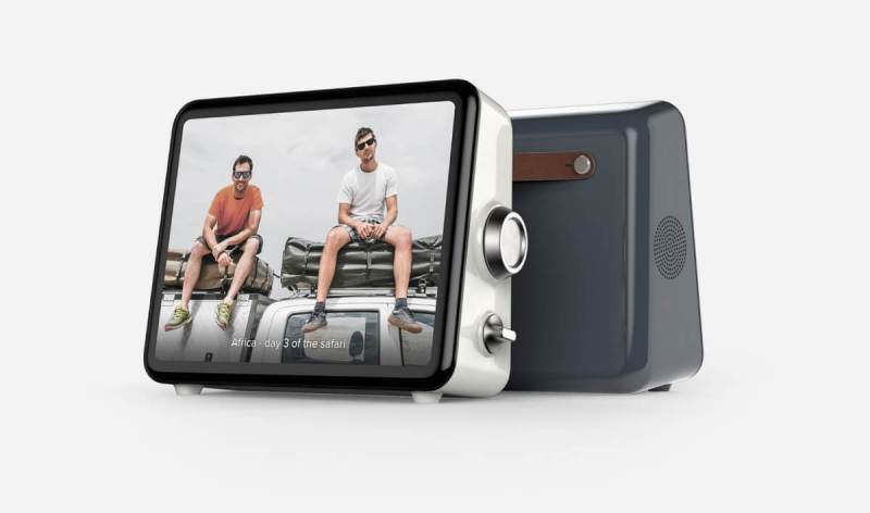 Loop is a dedicated video sharing device. It let's you make video calls.