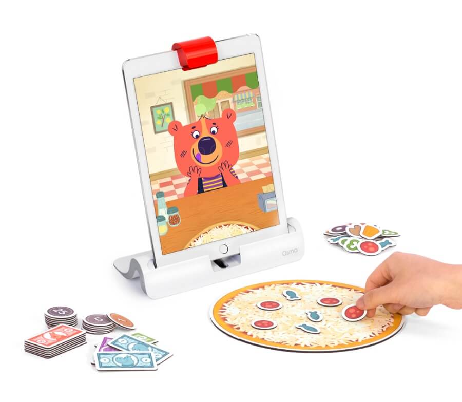 Osmo Pizza Co. comes with these objects (iPad not included).