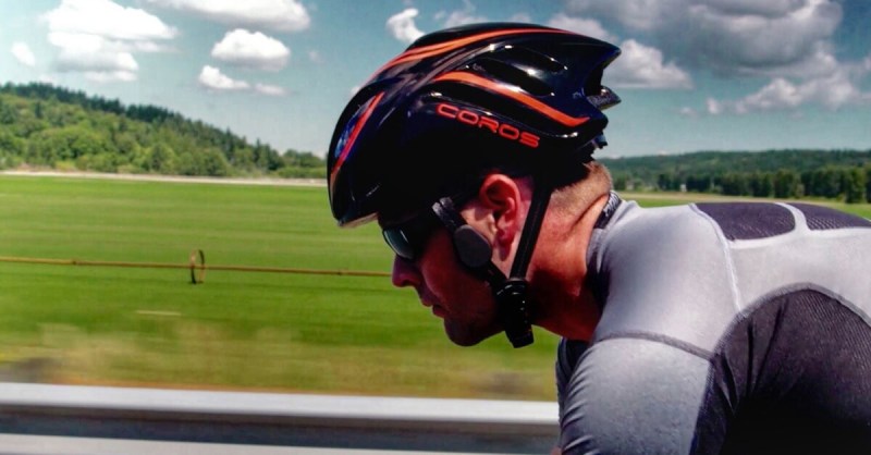 Coros Wearables shows off its Linx Smart Cycling Helmet.