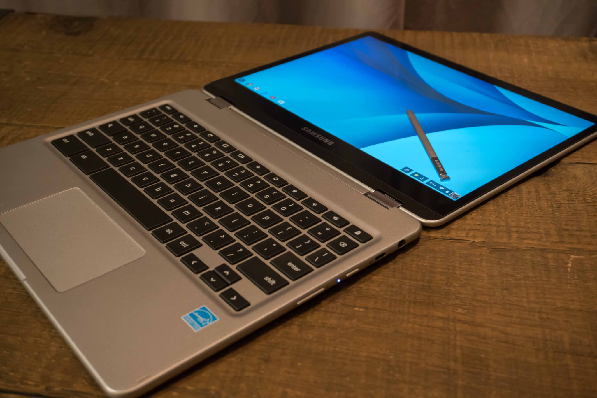 The Samsung Chromebook Pro and Plus features a 360-degree touchscreen display.