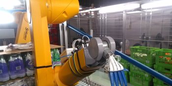 Grocery giant demos robotic arm that can pick and pack delicate items such as fruit