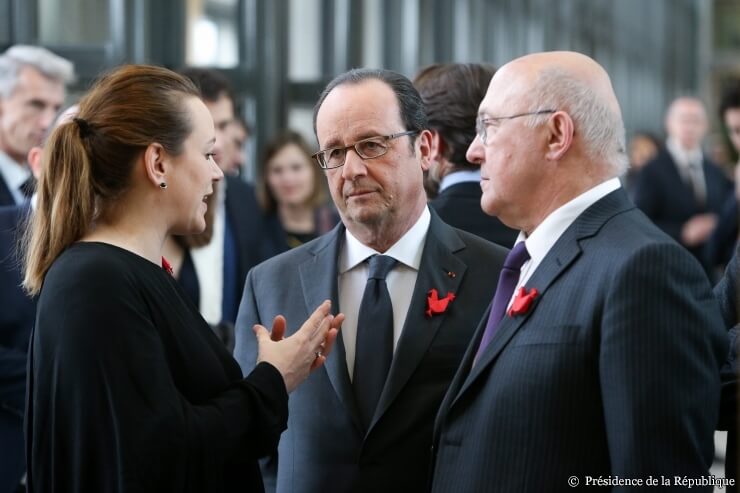 Digital Minister Axelle Lemaire (left) speaks with President François Hollande (center) and Finance Minister Michael Sapin. 