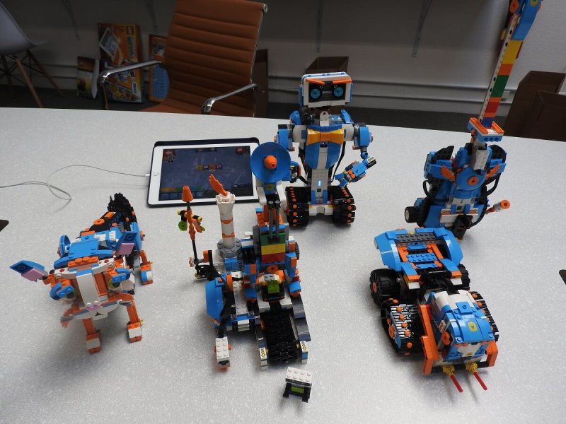 All five of the Lego Boost robots.
