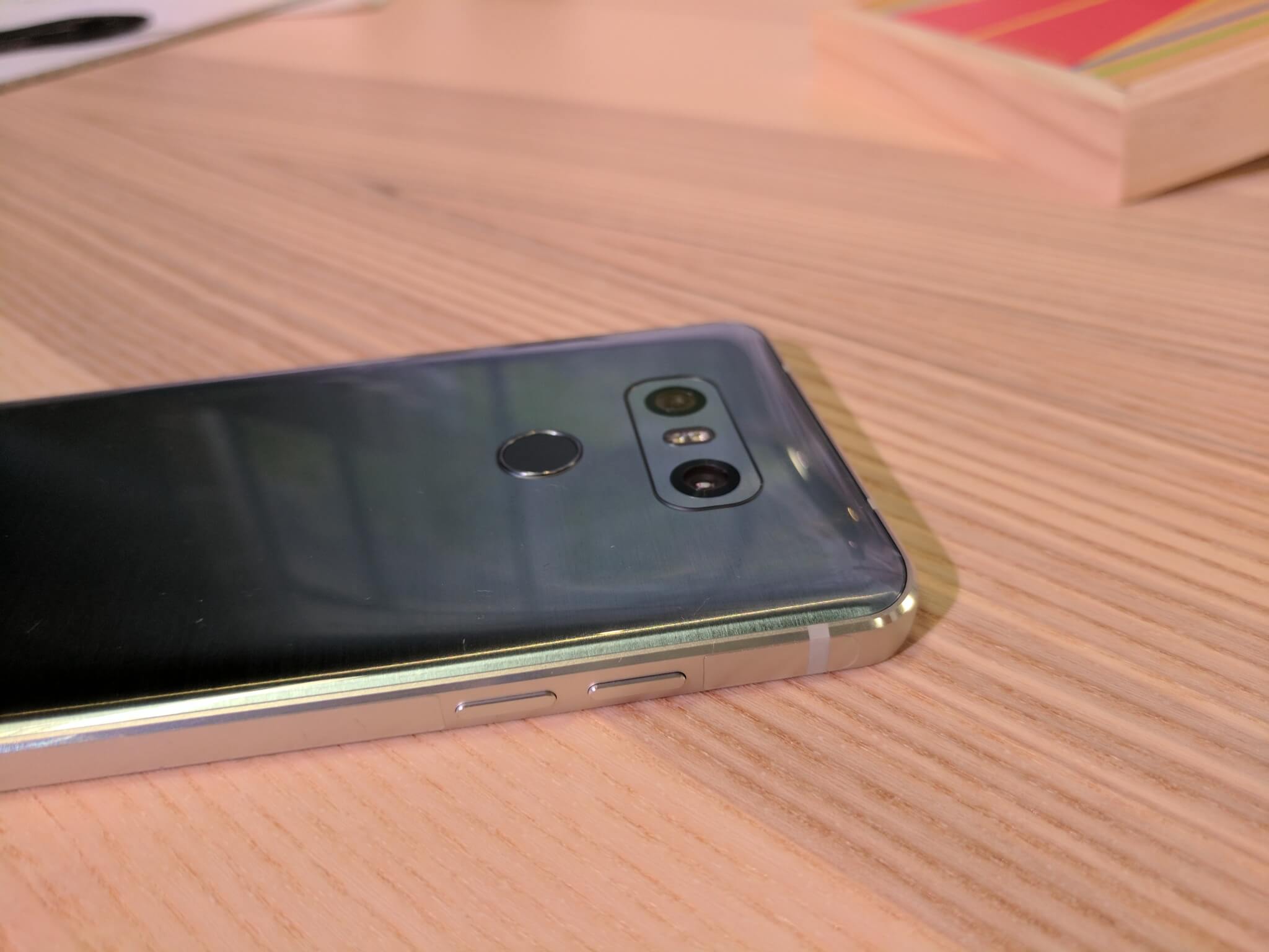 The back of the LG V20.