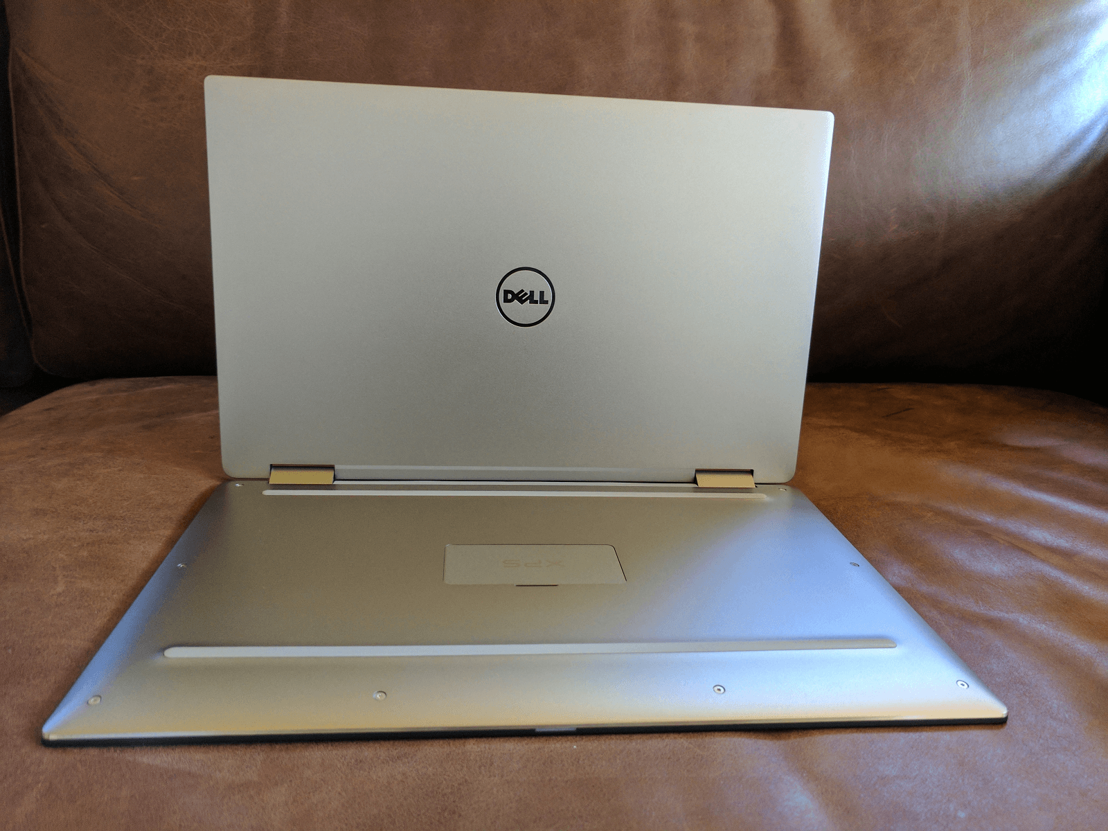 Yes, it works fine in tent mode, tablet mode, and stand mode, but do you really need those?