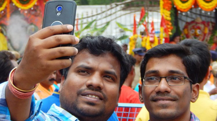 The Indian phone market is almost completely dominated by sub-$450 devices, leaving Apple at a major disadvantage.