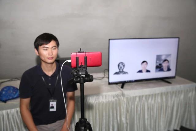 Oppo demonstrates a live 3D video call over 5G.