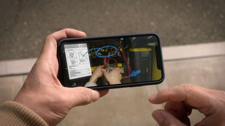 Microsoft: Remote Assist mixed reality app