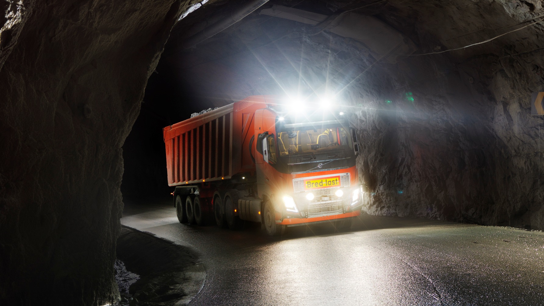 Volvo self-driving trucks will traverse 5km of tunnels