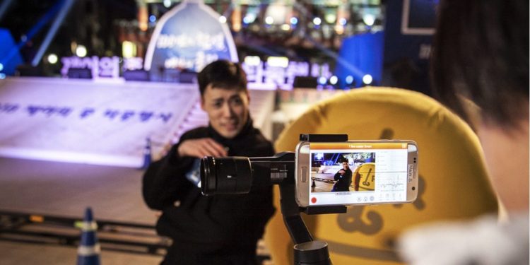 South Korean comedian Jo Young-bin uses SK Telecom’s 5G mobile network to broadcast live from Bosingak in Seoul.