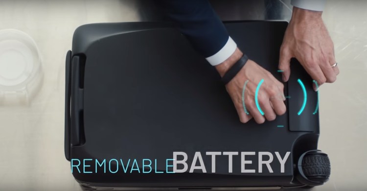 ForwardX's Ovid self-driving suitcase