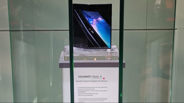 Huawei Mate X: Foldable