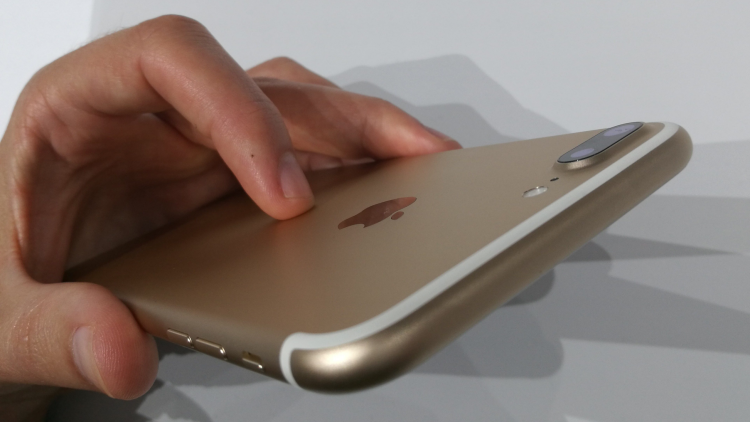 iPhone 7 Plus in gold.