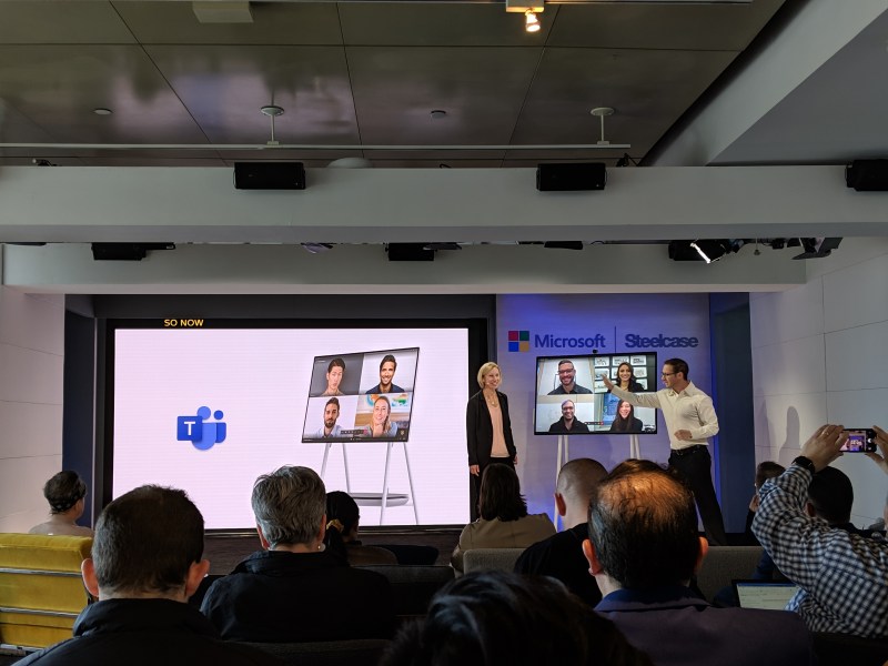Surface Hub 2S