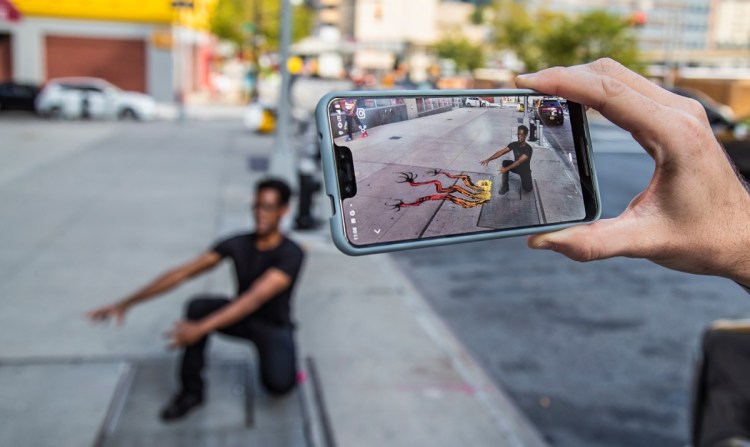 The Mark app lets artists show off their art on the streets.
