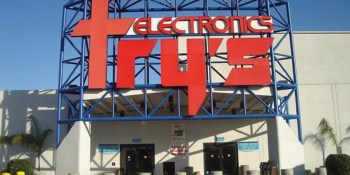 Fry’s Electronics closes another store in Anaheim, shelves still bare