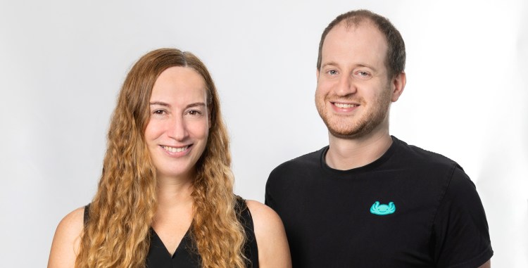 Versetree cofounders Einat Orr (left) and Oz Katz (right)