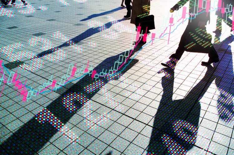 Stock index with walking business men