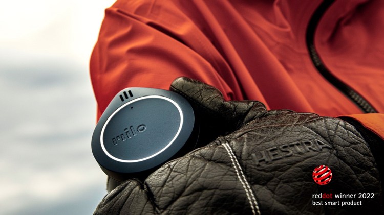 Milo lets you speak in a mesh network with your friends on the slopes.